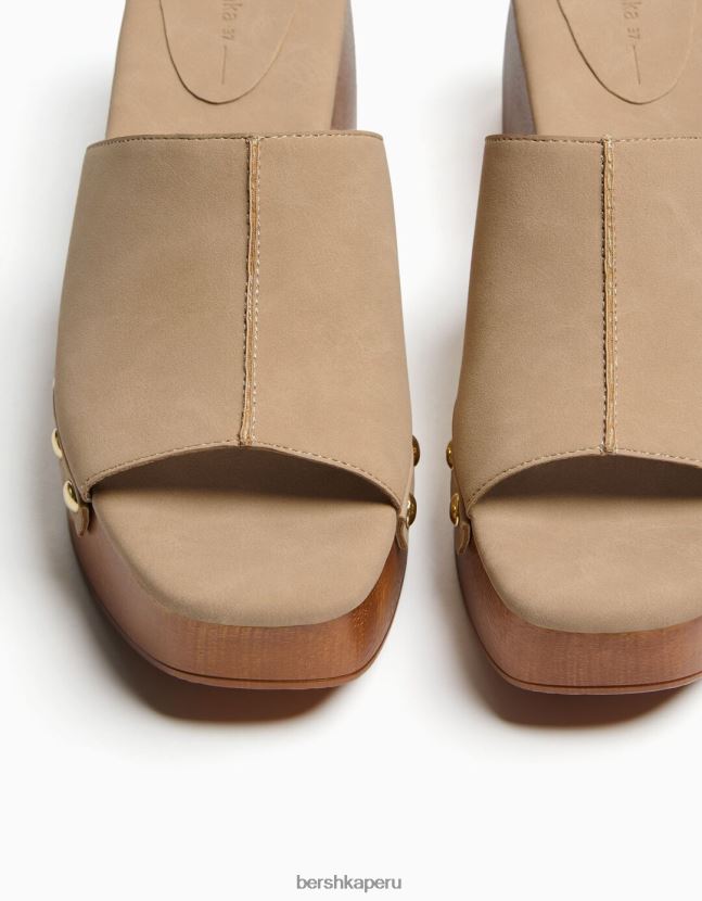 arena Bershka mujer zuecos de plataforma con tachuelas 806J6B2153