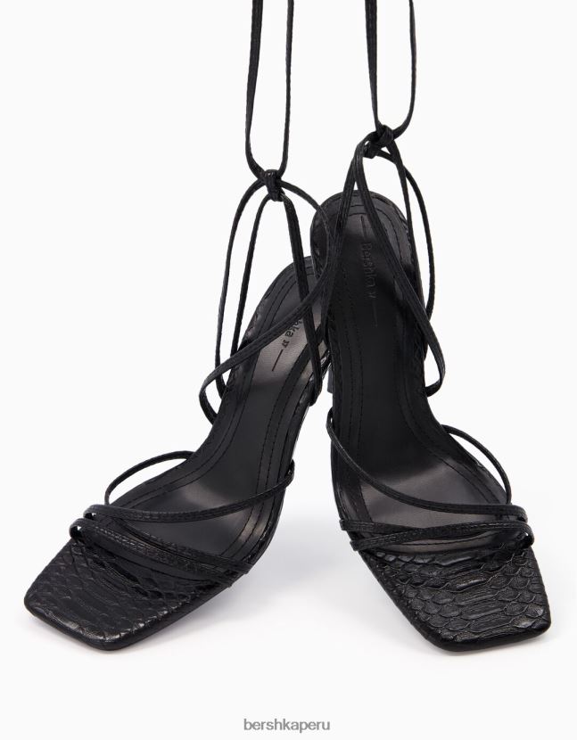 negro Bershka mujer sandalias de tacón alto con estampado animal grabado y cordones 806J6B2175