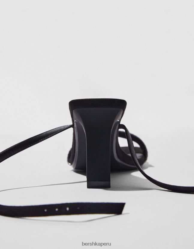 negro Bershka mujer sandalias de tacón con pulsera al tobillo y empeine metalizado 806J6B2197
