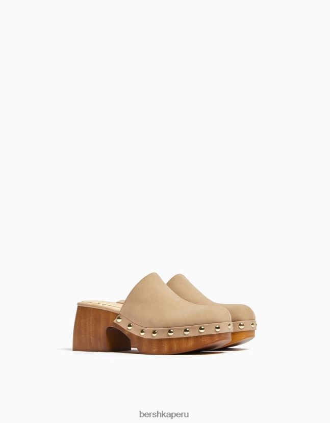arena Bershka mujer zuecos de tacón con plataforma y tachuelas 806J6B2249