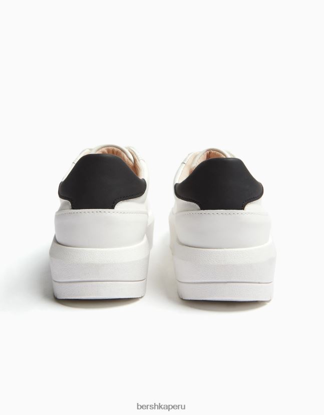 blanco Bershka mujer zapatillas deportivas con plataforma y detalle de tacón de color 806J6B2127