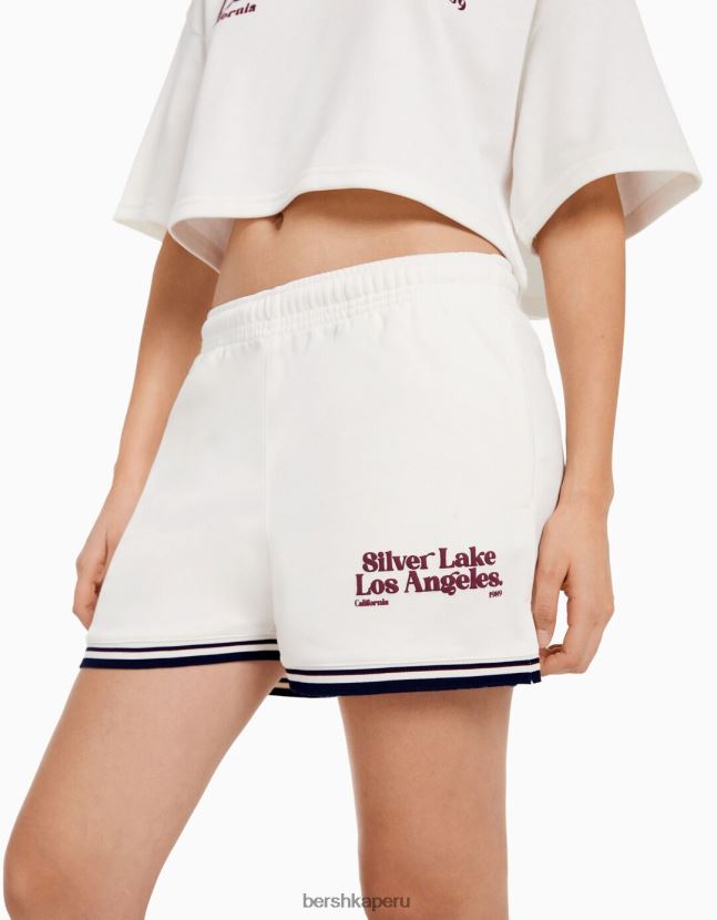 crema Bershka unisexo shorts de felpa estampados con ribetes 806J6B4061