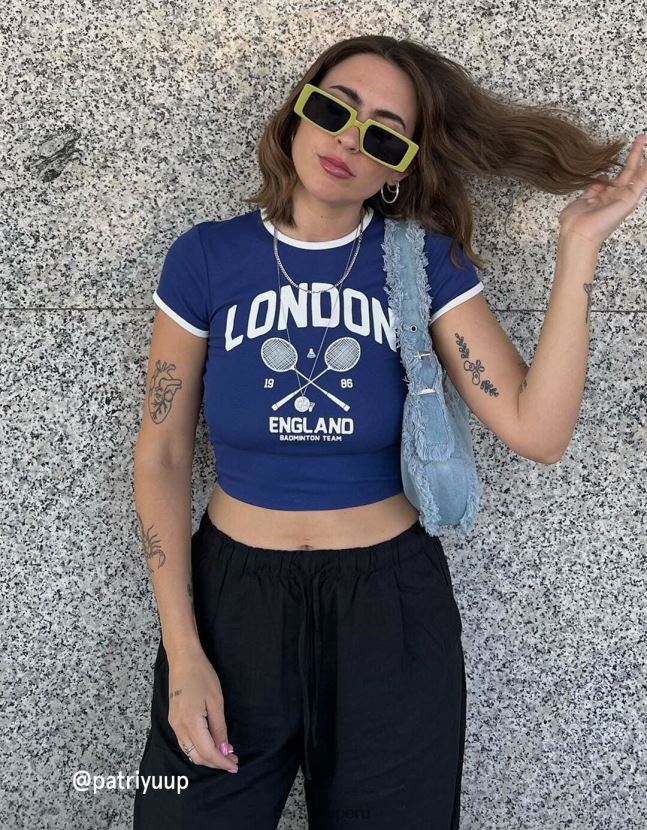 Armada Bershka unisexo camiseta de manga corta con estampado 806J6B3737