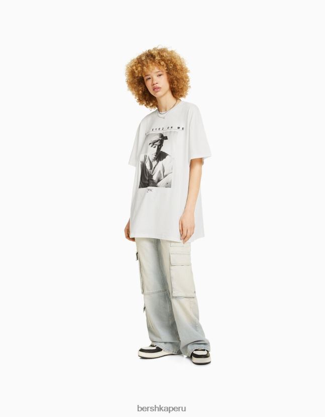 blanquecino Bershka unisexo camiseta tupac de manga corta de ajuste regular 806J6B3707