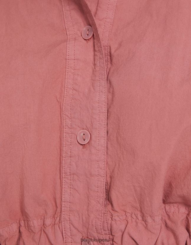 rosa Bershka unisexo camisa corta de manga larga con detalle de correa 806J6B3768