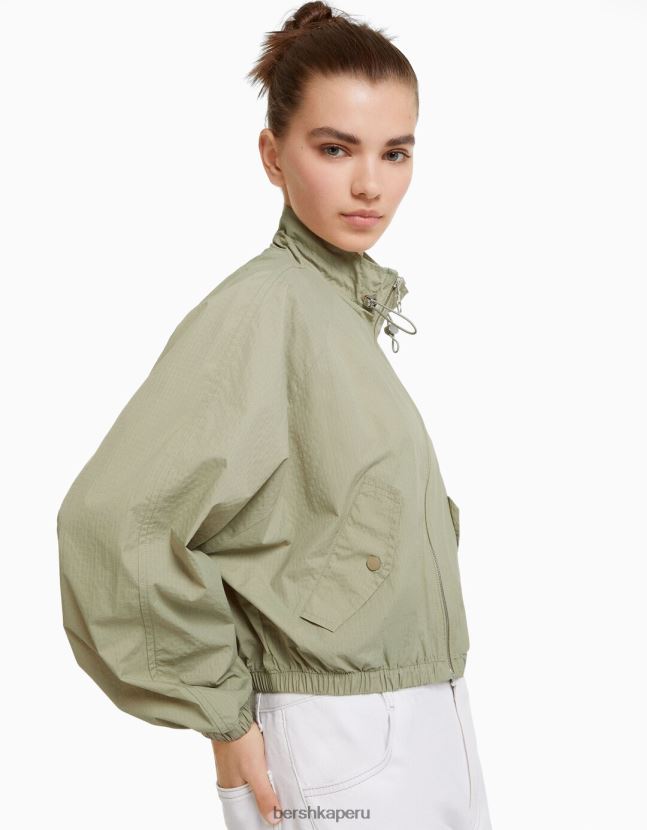 caqui Bershka unisexo chamarra corta de nailon ripstop texturizado 806J6B4157
