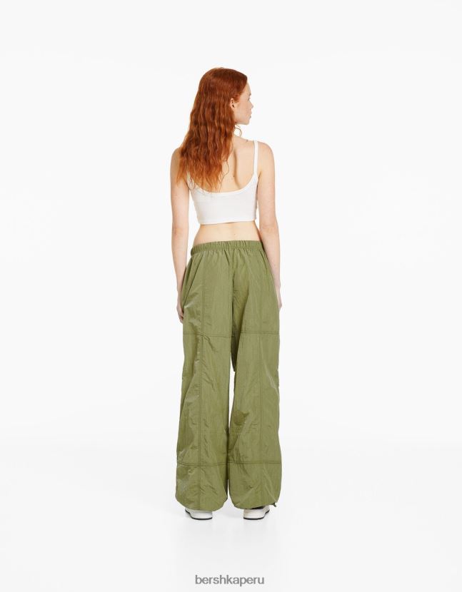 caqui Bershka unisexo pantalones de paracaídas de nailon 806J6B3885