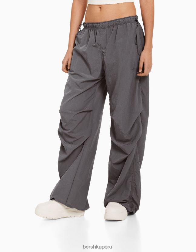 gris Bershka unisexo joggers de paracaídas de nailon 806J6B3895