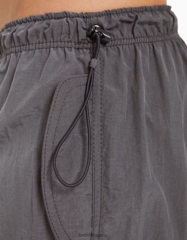 gris Bershka unisexo joggers de paracaídas de nailon 806J6B3895