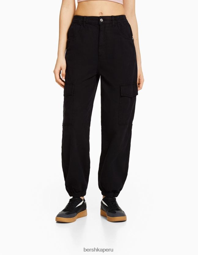 negro Bershka unisexo joggers de algodón con cintura fruncida y bolsillos 806J6B3890