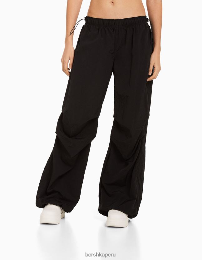 negro Bershka unisexo joggers de paracaídas de nailon 806J6B3884