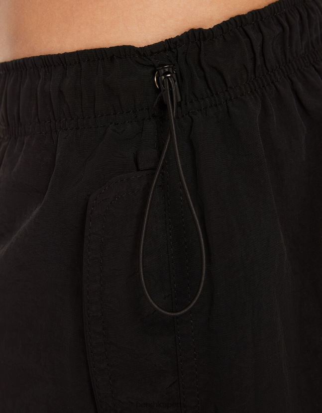 negro Bershka unisexo joggers de paracaídas de nailon 806J6B3884