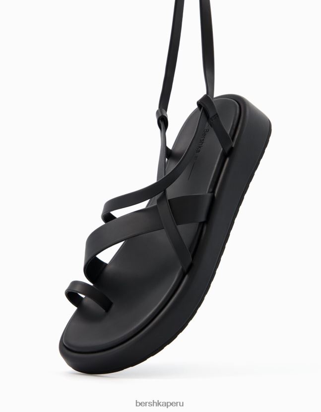negro Bershka unisexo minisandalias planas con plataforma y pulsera en el tobillo 806J6B4171