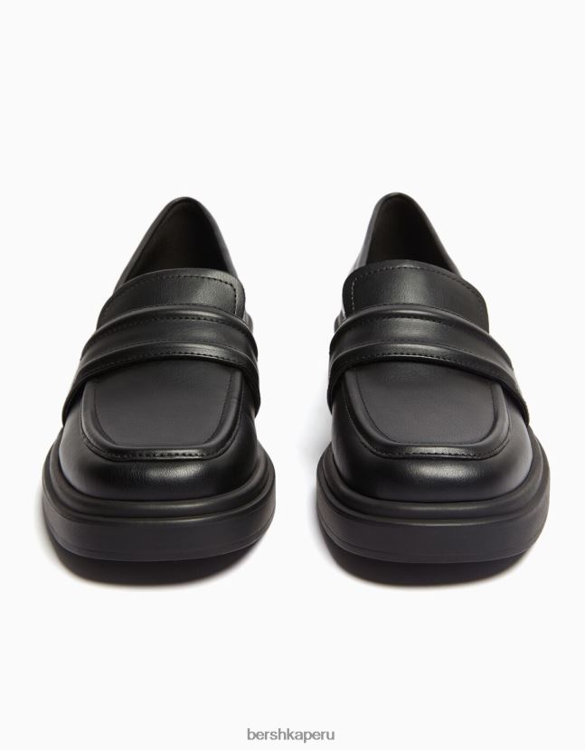negro Bershka unisexo mocasines con correa estilo sillín 806J6B4197